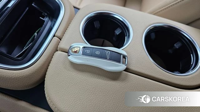 Porsche Panamera (971) 2022 Белый из Кореи, фото 5
