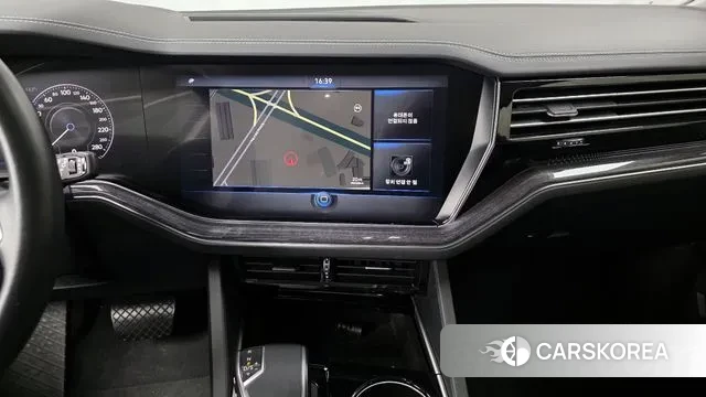 Volkswagen Touareg 3rd generation 2020 Белый из Кореи, фото 5