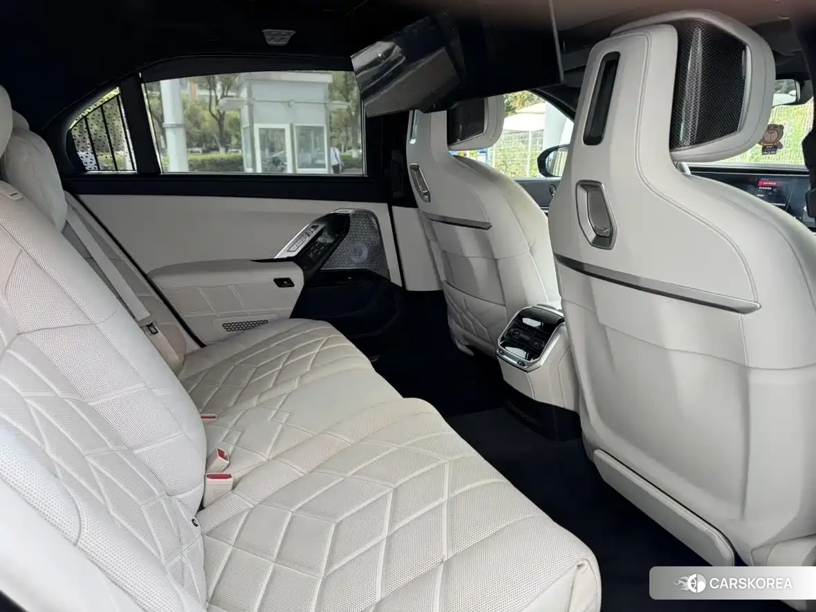 BMW i7 2025 Черный из Китая, фото 5