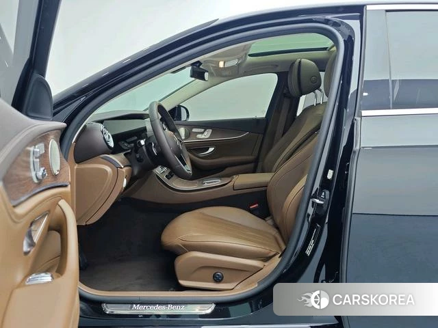 Mercedes-Benz E-Class 2022 Черный из Китая, фото 5