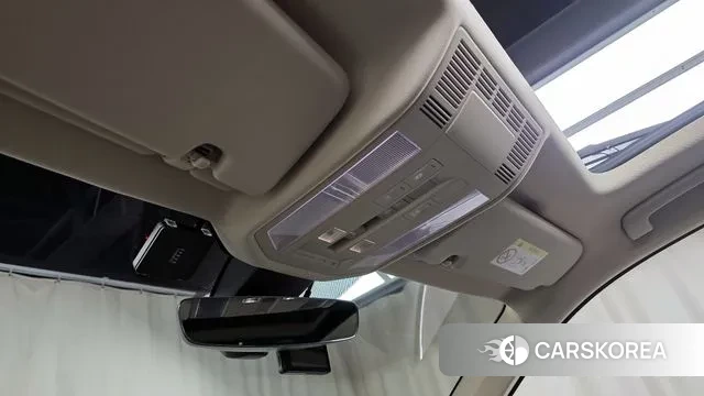 Volkswagen Touareg 3rd generation 2022 Белый из Кореи, фото 5