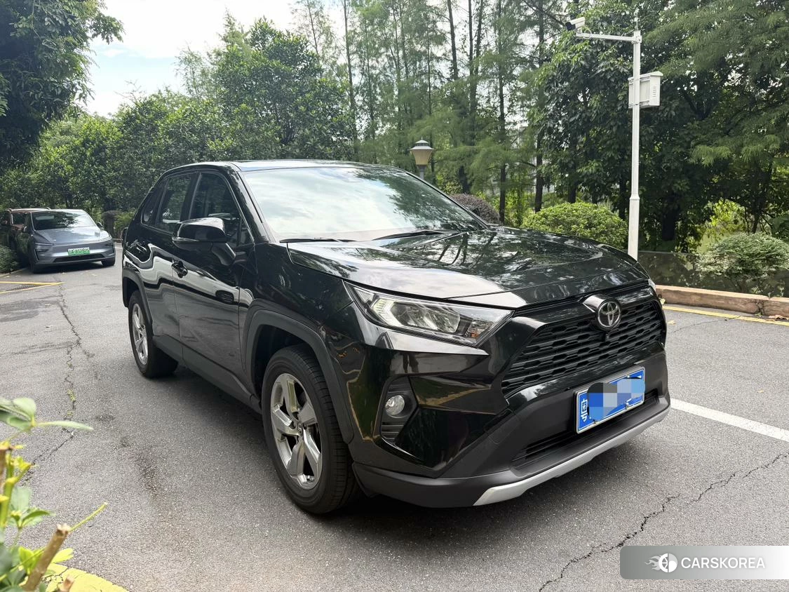 Toyota RAV4 2022 Черный из Китая, фото 5