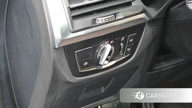BMW X4 (G02) 2025 Светло-серебряный цвет из Кореи, фото 5