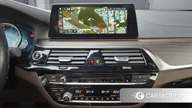 BMW 5 Series (G30) 2018 Небесно-голубой из Кореи, фото 5