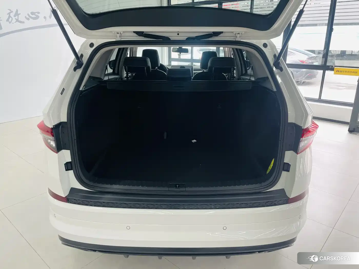 Skoda Kodiaq 2024 Белый из Китая, фото 5