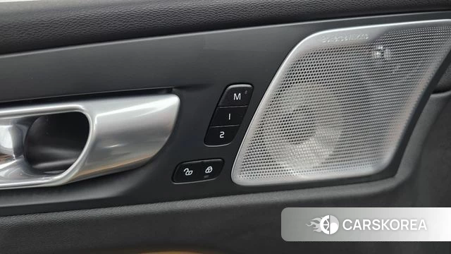Volvo XC60 second Generation 2024 Серебряный из Кореи, фото 5