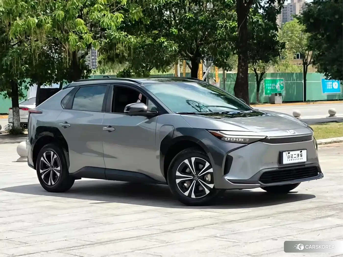 Toyota bZ4X 2022 Silver/gray из Китая, фото 5