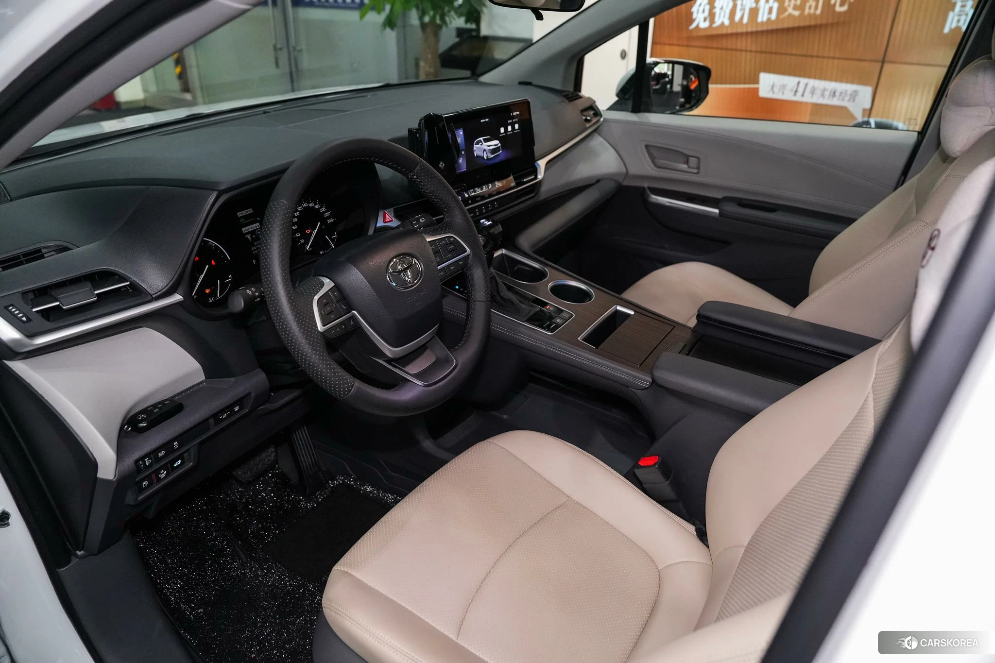 Toyota Sienna 2024 Белый из Китая, фото 5