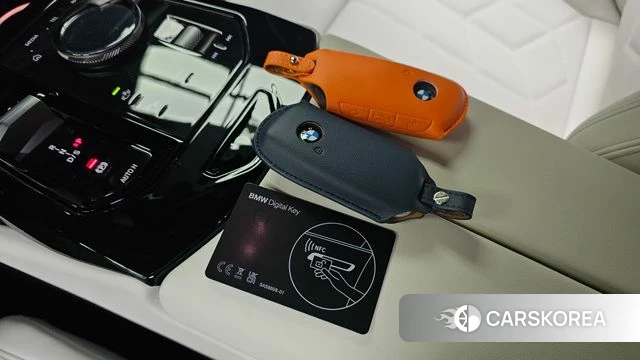 BMW 5 Series (G60) 2025 Серебристо-серый из Кореи, фото 5