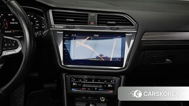 Volkswagen Tiguan Allspace 2023 Белый из Кореи, фото 5