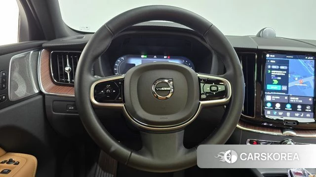 Volvo XC60 second Generation 2025 Черный из Кореи, фото 5