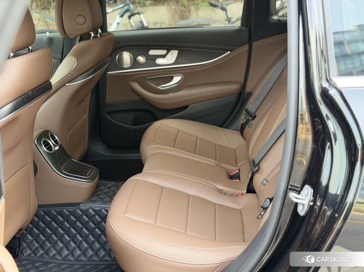 Mercedes-Benz E-Class 2023 Черный из Китая, фото 5
