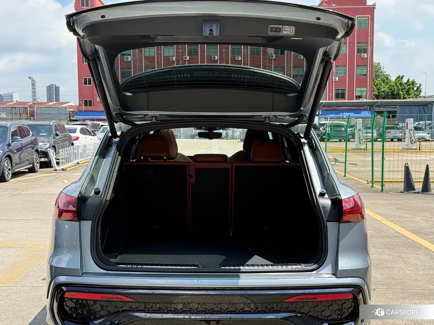Audi Q5L 2026 Silver/gray из Китая, фото 5