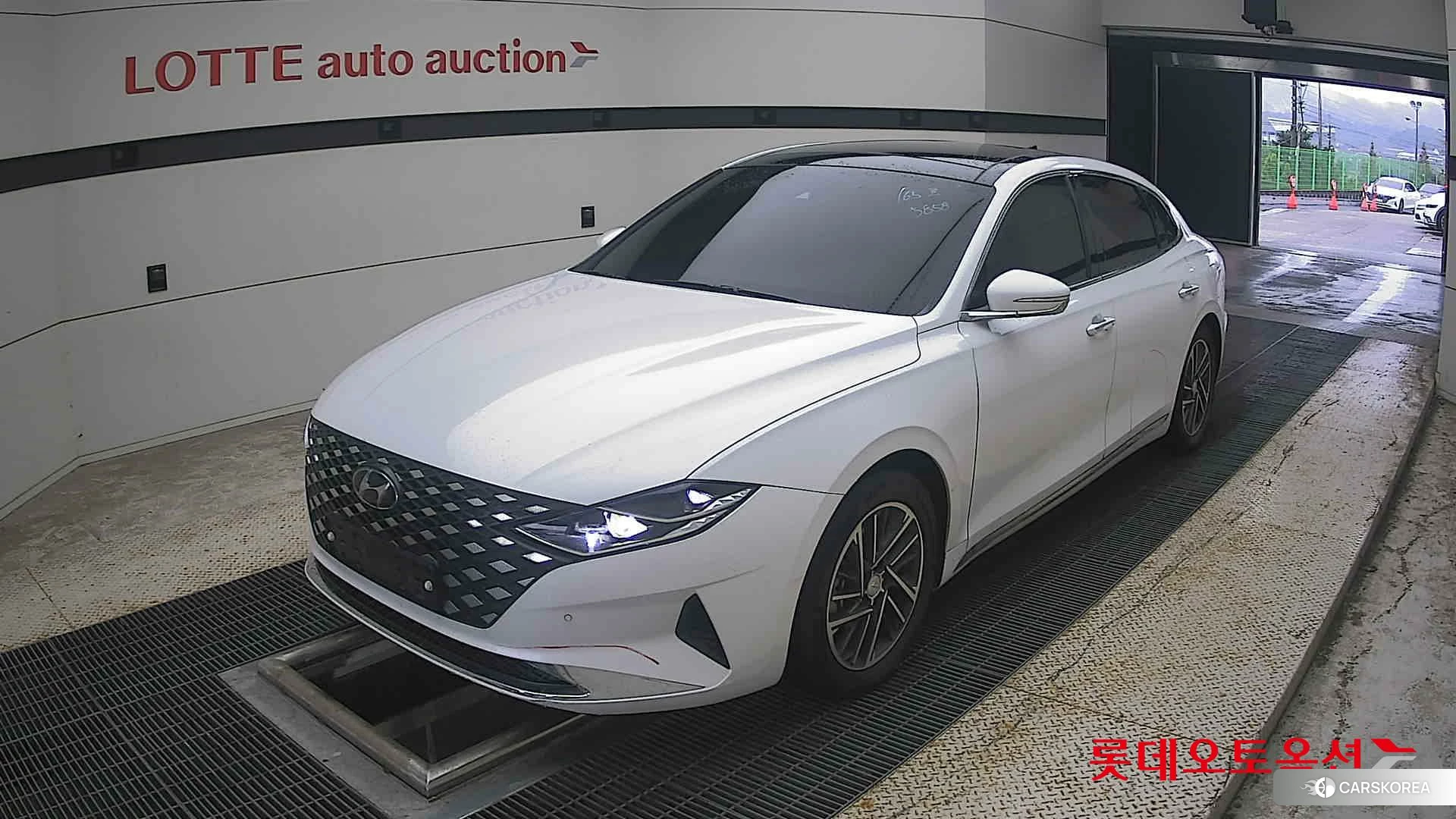 Hyundai Grandeur 2022 Белый из Кореи, фото 5