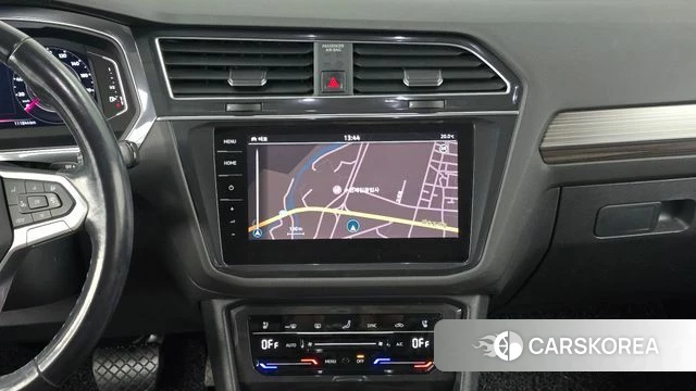 Volkswagen Tiguan Allspace 2023 Белый из Кореи, фото 5