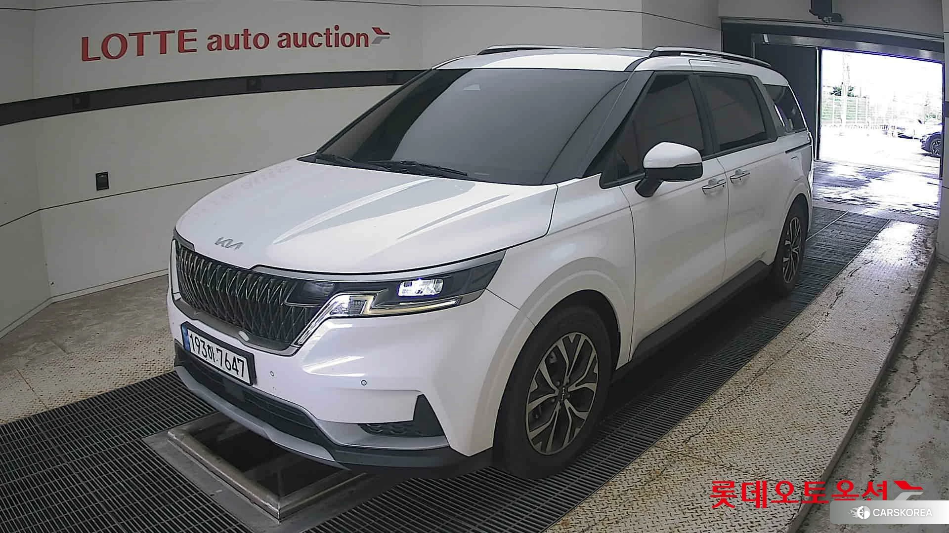 Kia Carnival 2022 Snow White Pearl (optional) из Кореи, фото 5