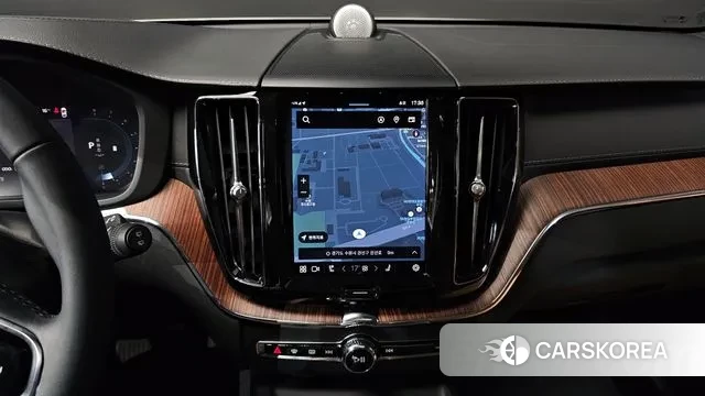 Volvo XC60 second Generation 2023 Белый из Кореи, фото 5