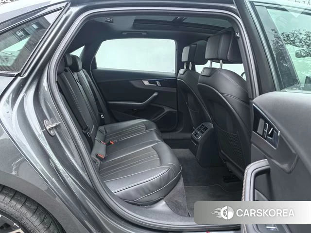 Audi A4L 2024 Темно-серый из Китая, фото 5