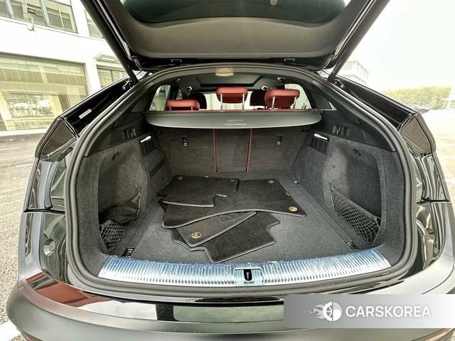 Audi Q5L 2022 Черный из Китая, фото 5