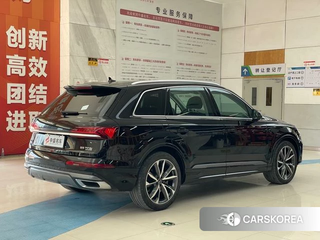 Audi Q7 2023 Черный из Китая, фото 5