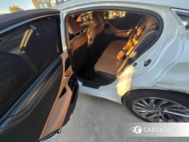 Lexus ES300h 7th generation 2025 Белый из Кореи, фото 5