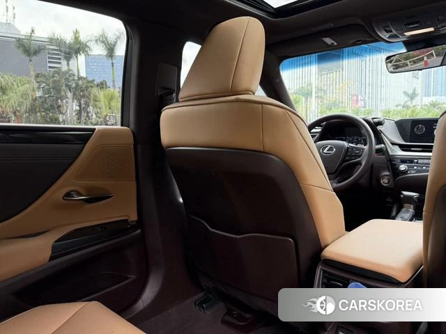 Lexus ES 2021 Темно-серый из Китая, фото 5