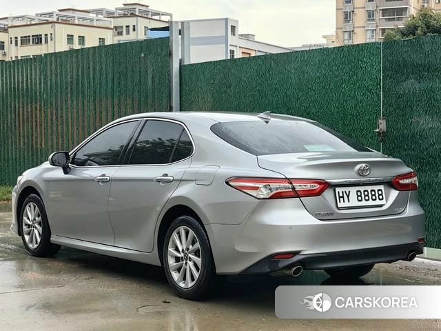 Toyota Camry 2021 Серебристо-серый из Китая, фото 5