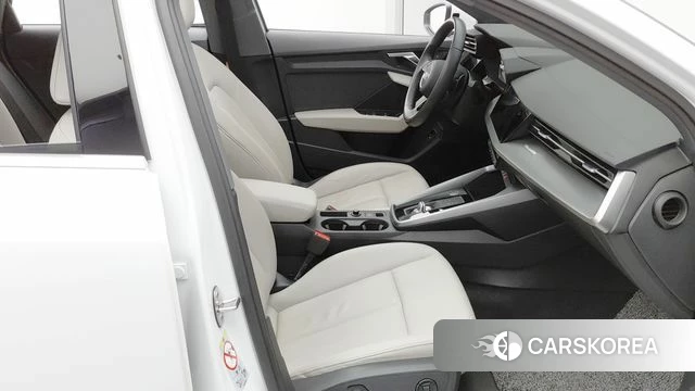 Audi A3 (8Y) 2022 Белый из Кореи, фото 5