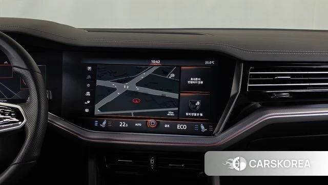 Volkswagen Touareg 3rd generation 2023 Белый из Кореи, фото 5