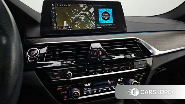 BMW 5 Series (G30) 2018 Белый из Кореи, фото 5