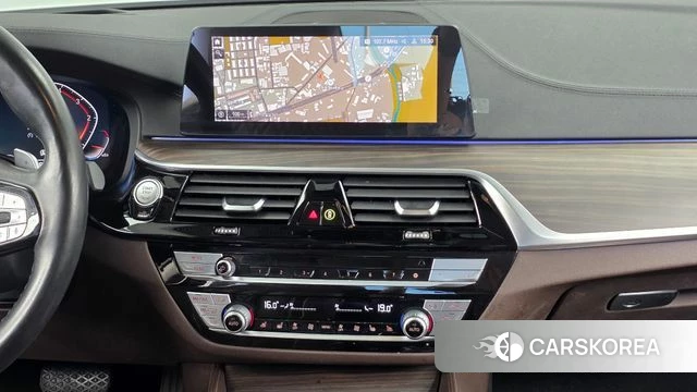 BMW 5 Series (G30) 2019 Белый из Кореи, фото 5