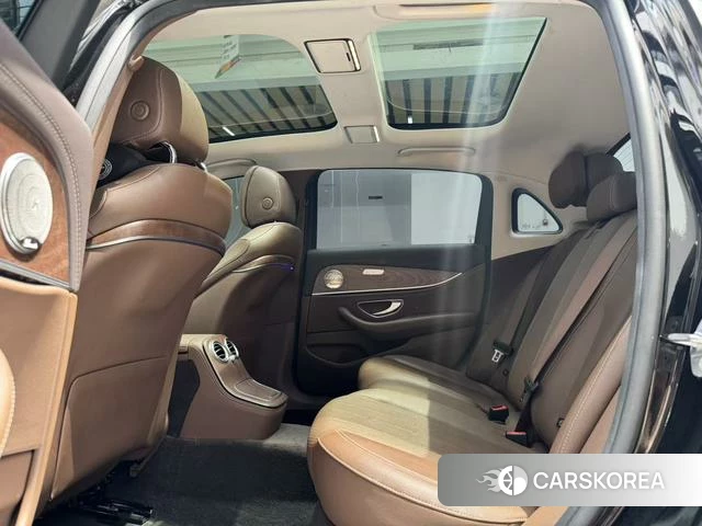 Mercedes-Benz E-Class 2023 Черный из Китая, фото 5