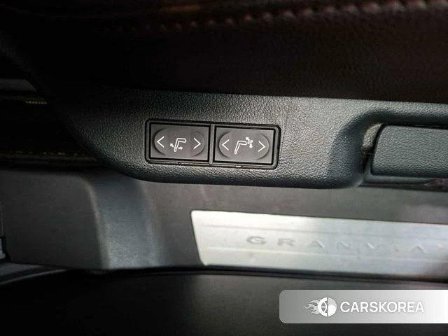 Toyota Granvia 2023 Белый из Китая, фото 5