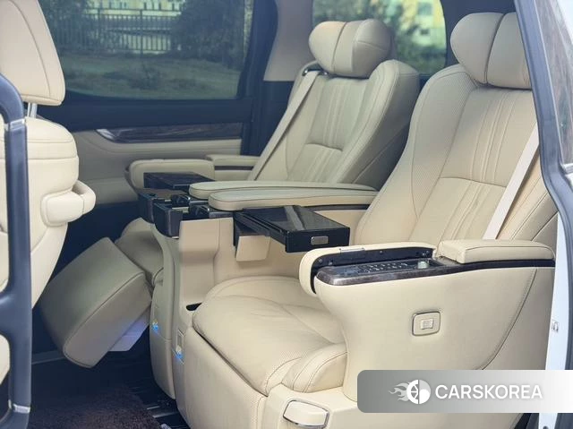 Toyota Alphard 2023 Белый из Китая, фото 5