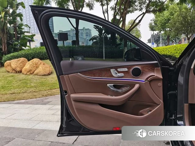Mercedes-Benz E-Class 2022 Черный из Китая, фото 5