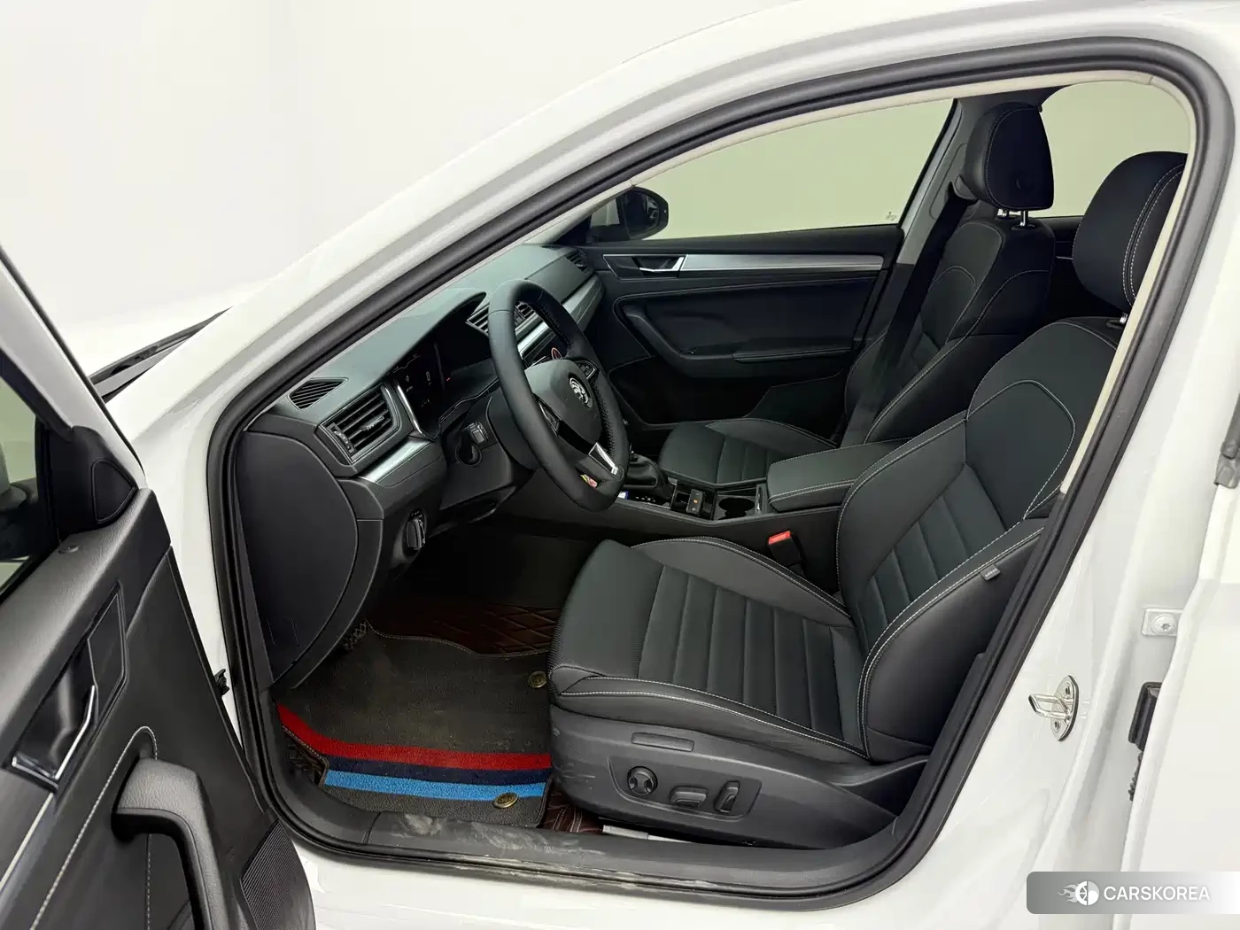 Skoda Superb 2023 Белый из Китая, фото 6