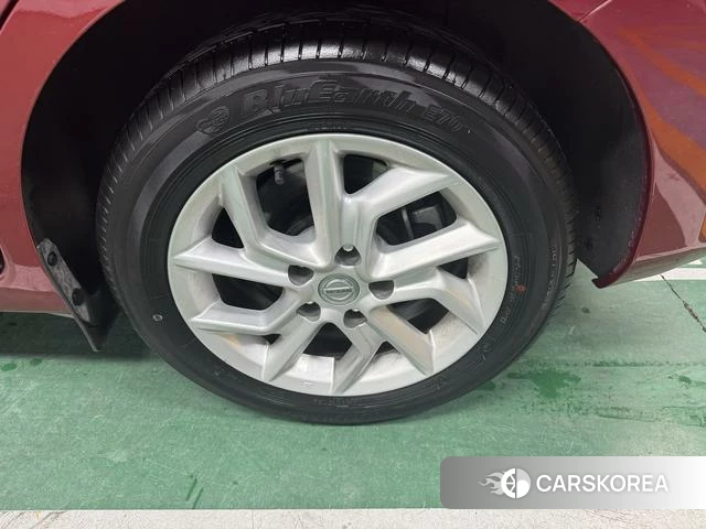 Nissan Tiida 2023 Красный из Китая, фото 6