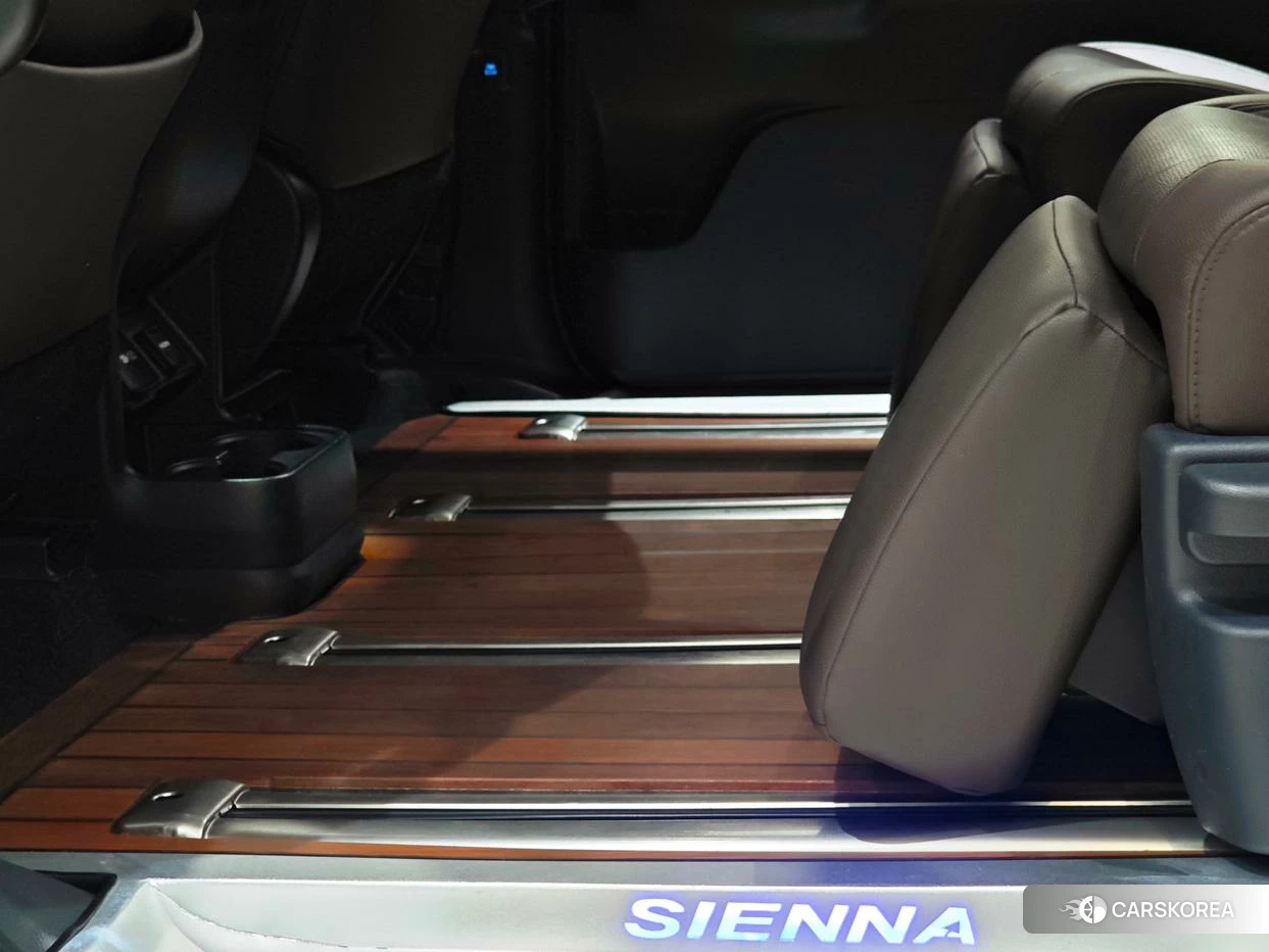 Toyota Sienna 2021 Серебристо-серый из Китая, фото 6