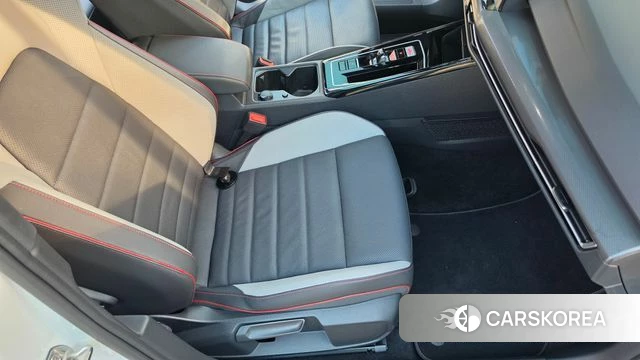 Volkswagen Golf 8th Generation 2024 Белый из Кореи, фото 6