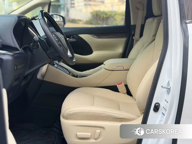 Toyota Alphard 2023 Белый из Китая, фото 6