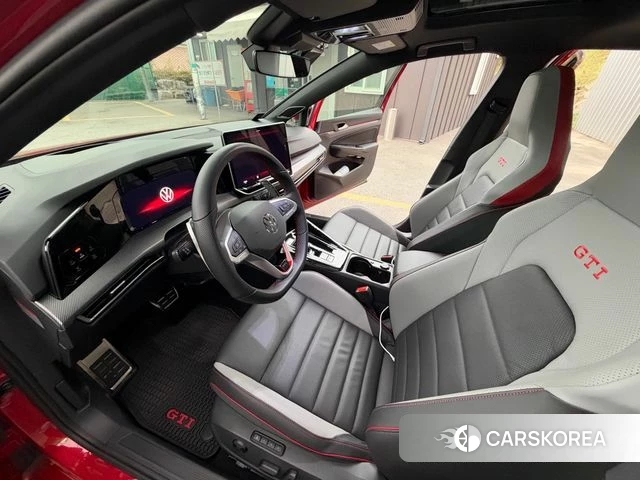 Volkswagen Golf 8th Generation 2025 Красный из Кореи, фото 6