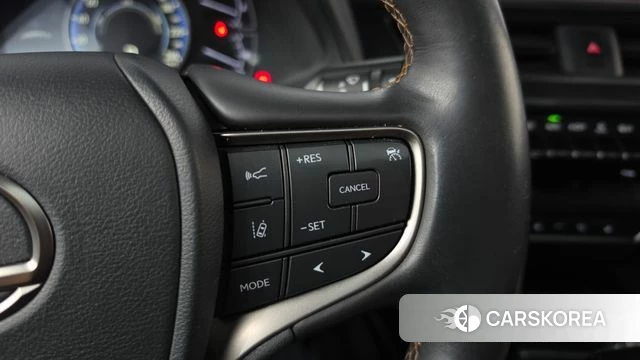 Lexus UX250h 2019 Белый из Кореи, фото 6