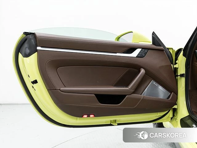 Porsche 911(992) 2025 Желтый из Кореи, фото 6