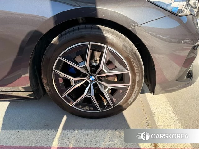 BMW 5 Series (G60) 2026 Серый из Кореи, фото 6