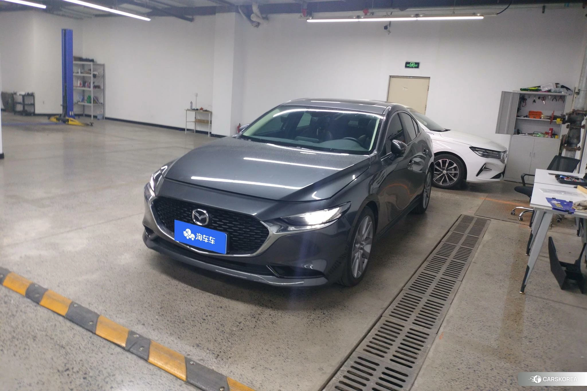 Mazda 3 2019 Темно-серый из Китая, фото 6