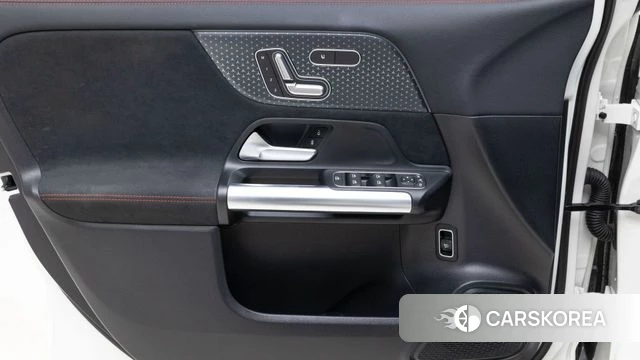 Mercedes-Benz GLA - Class H247 2025 Белый из Кореи, фото 6