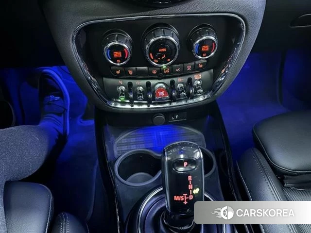 Mini Cooper Clubman 2021 Жемчужный цвет из Кореи, фото 6