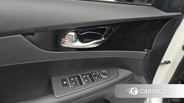 Kia The New K3 2nd generation 2023 Белый из Кореи, фото 6