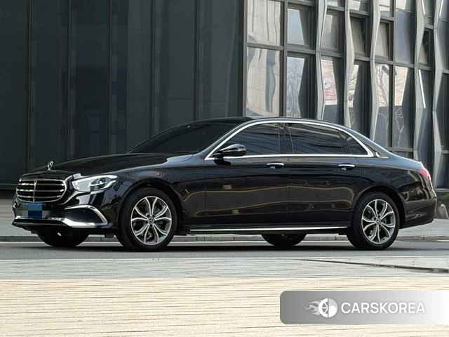 Mercedes-Benz E-Class 2023 Черный из Китая, фото 6