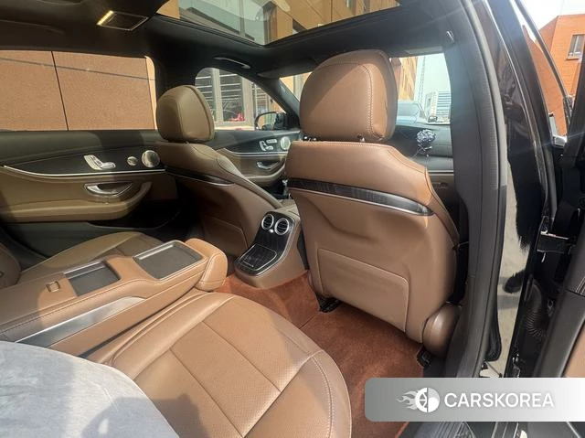 Mercedes-Benz E-Class 2023 Черный из Китая, фото 6